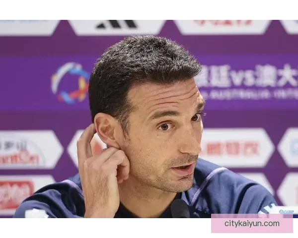 斯卡洛尼战术成功因素分析：团队协作与灵活应变能力获赞