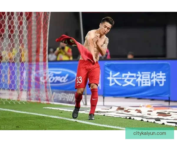 上海海港转会传闻引发球迷热议，球队未来备受期待